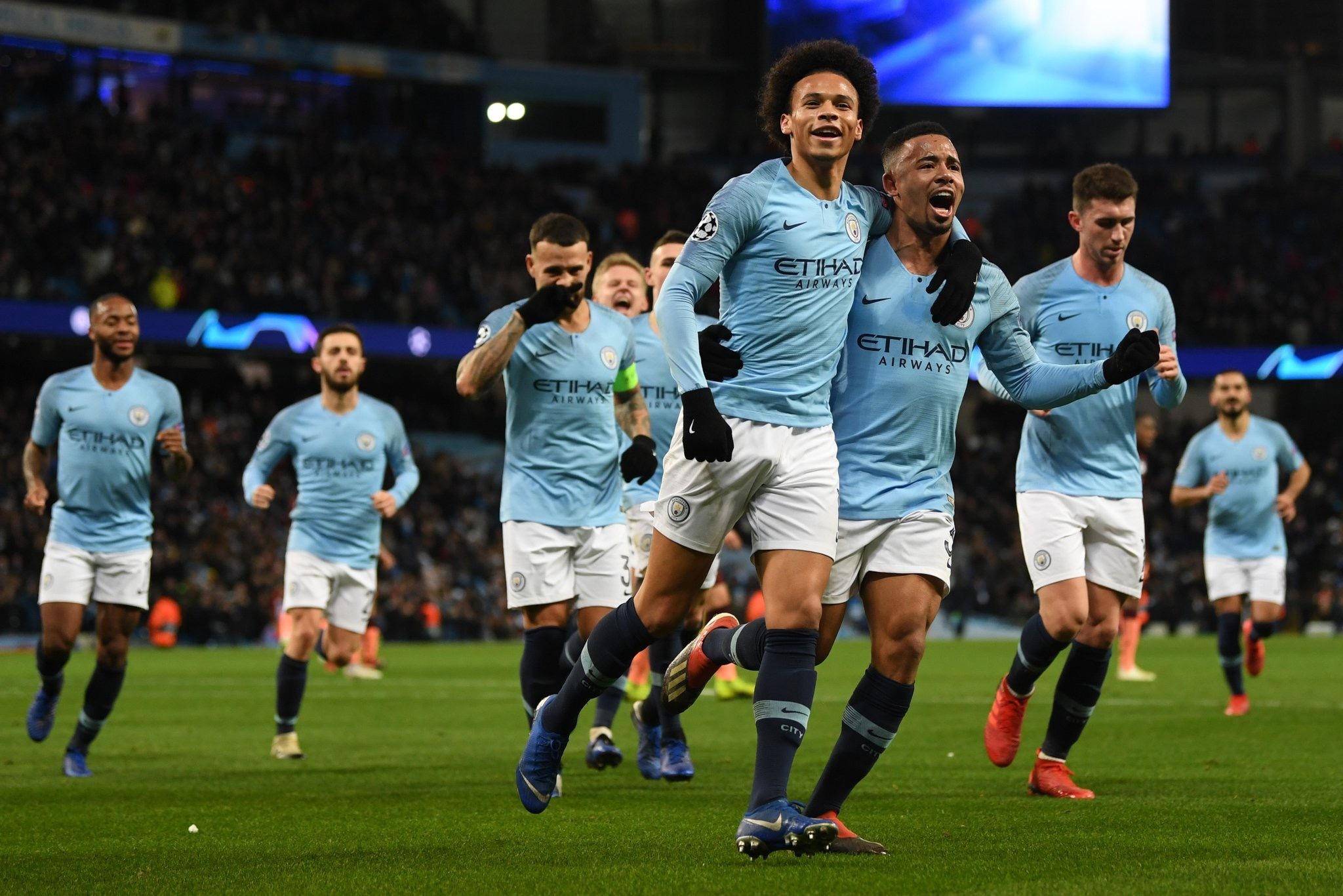 与许多年轻 与许多年轻